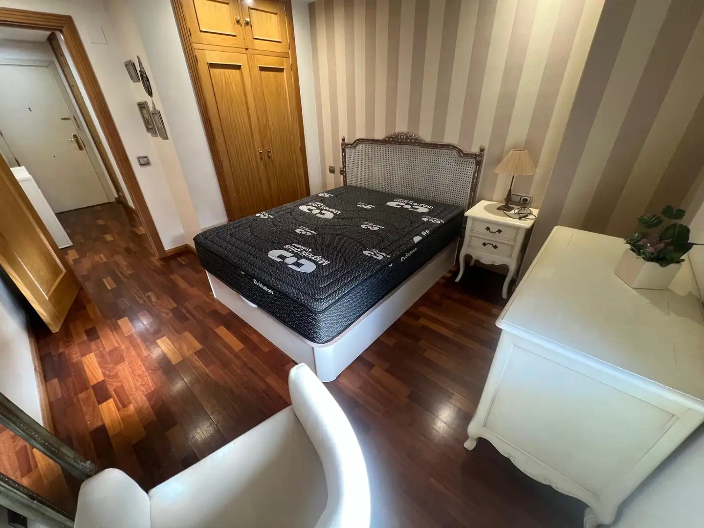 Bedroom of Apartments for rent in León Capital   with Parquet flooring