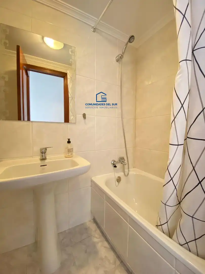 Baño de Piso de alquiler en Cádiz con Terraza
