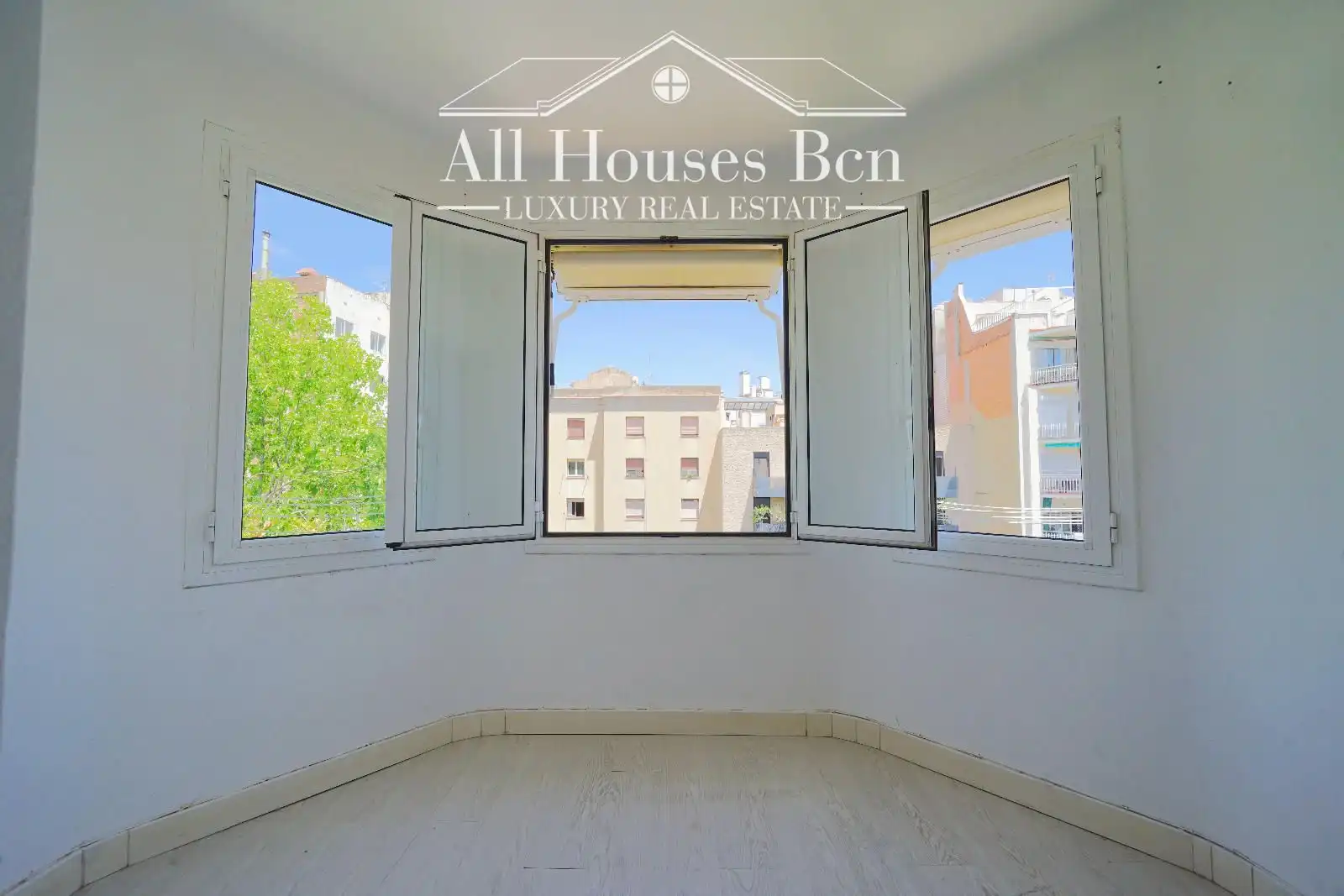 Habitación de Ático en venta en Barcelona con Trastero