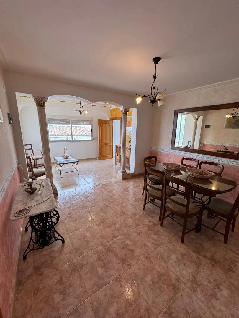 Menjador de Casa o xalet en venda en La Pobla de Vallbona amb Aire condicionat, Jardí privat i Terrassa