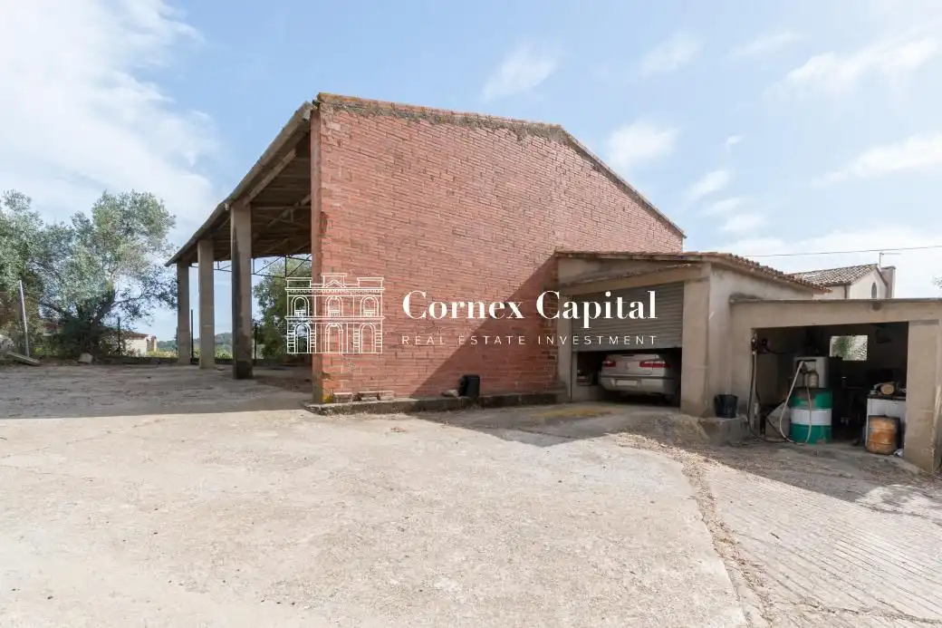 Vista exterior de Finca rústica en venda en Ullastret amb Jardí privat, Terrassa i Traster