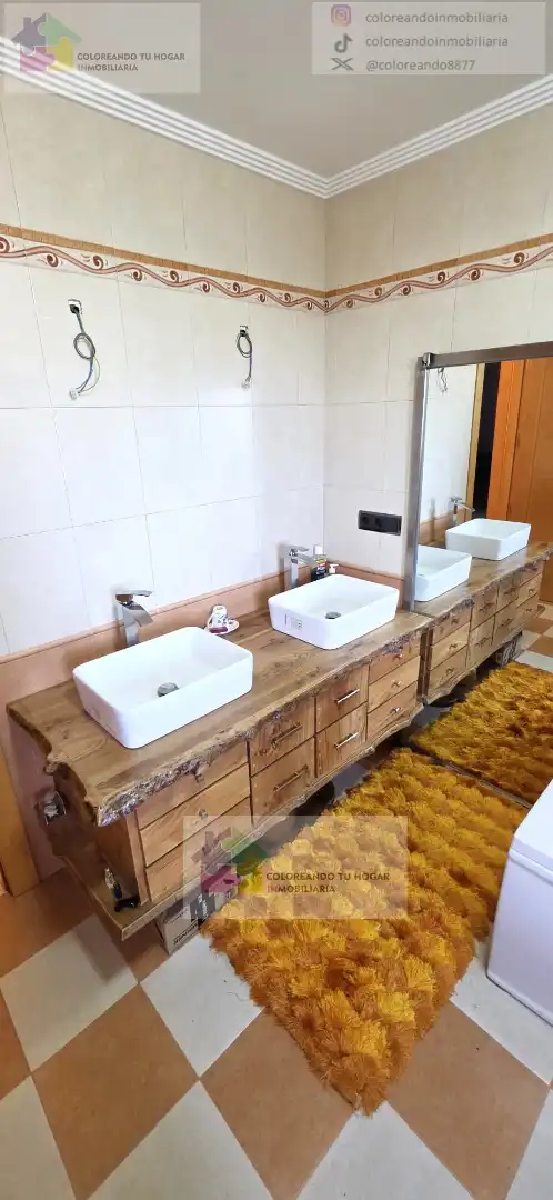 Bathroom of Houses for sale in Sariegos  with Air Conditioner, Heating and Private garden