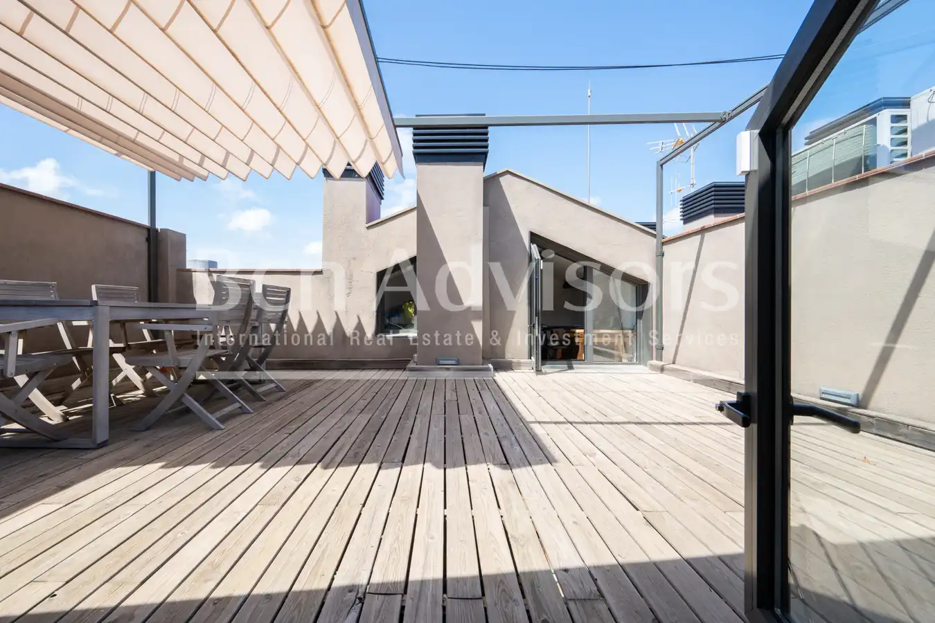 Terrasse von Dachboden zum Verkauf in Barcelona mit Klimaanlage, Heizung und Parkett