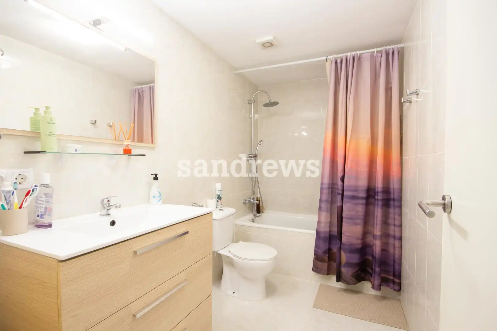 Badezimmer von Wohnung zum Verkauf in Figueres mit Klimaanlage und Heizung