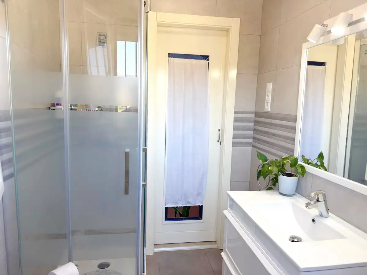 Badezimmer von Wohnung zur Miete in Almuñécar mit Möbliert