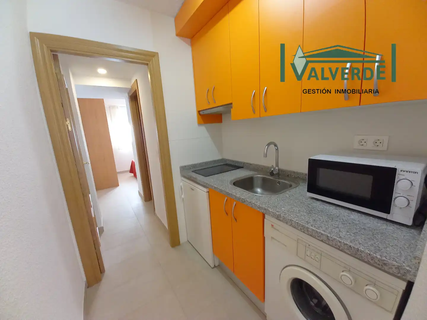 Cuina de Apartament de lloguer en Granada amb Aire condicionat, Calefacció i Moblat