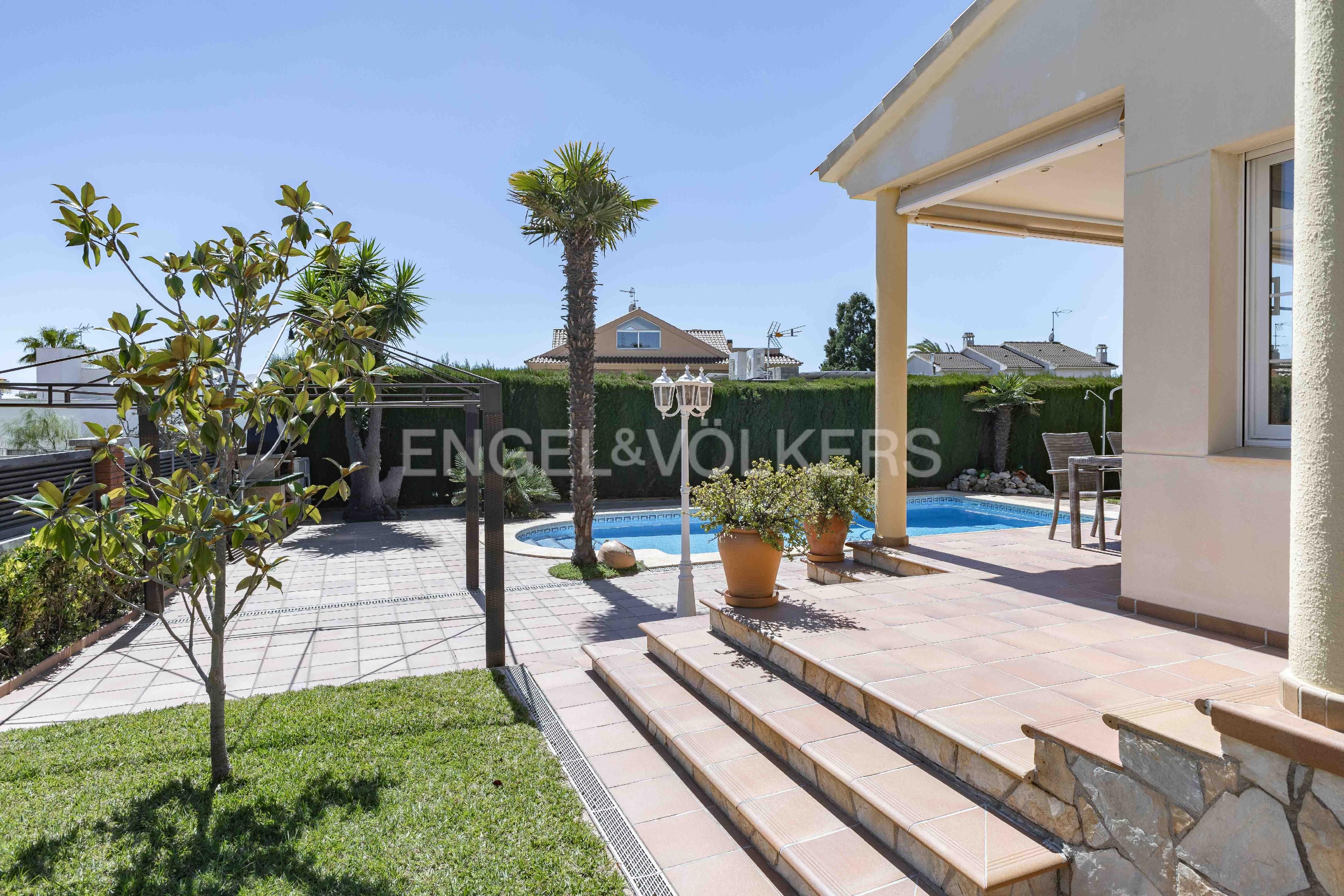 Terrassa de Casa o xalet en venda en El Vendrell amb Aire condicionat, Calefacció i Jardí privat