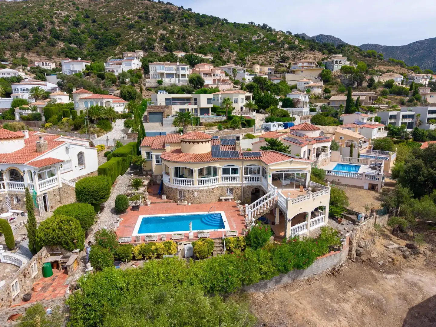 Detached house with terrace for sale in BELGICA-UR.CAN ISAC 165