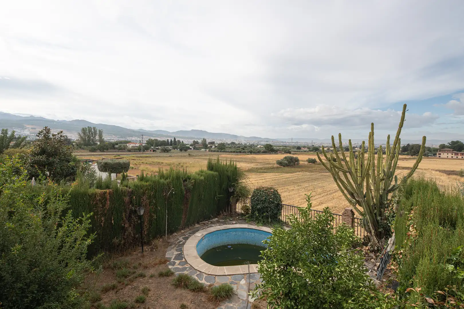 Garden of Houses for sale in Genil