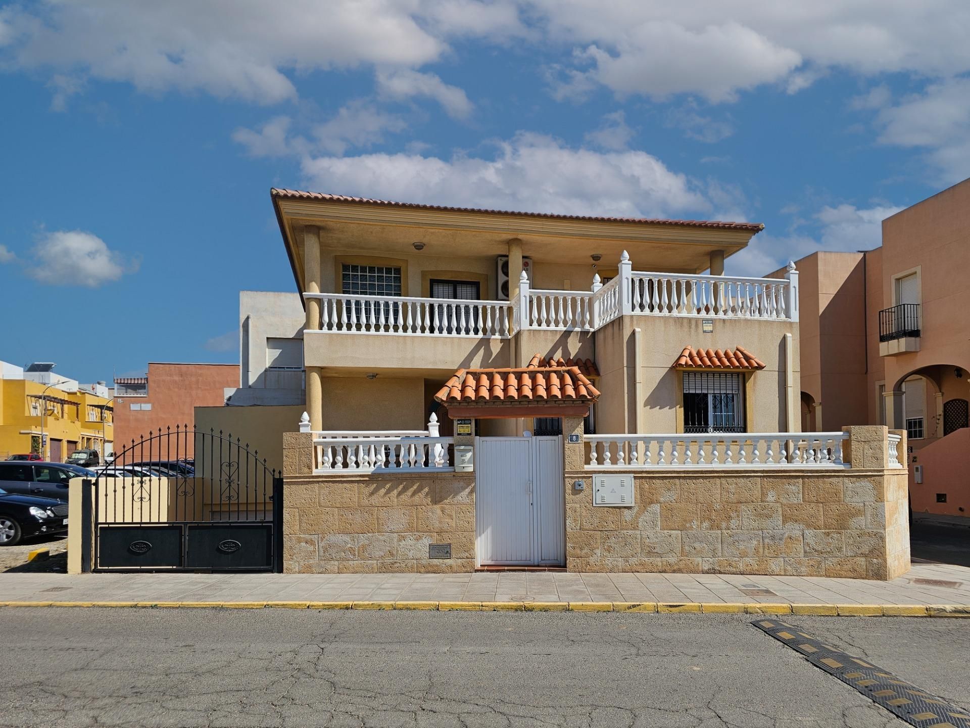 Vista exterior de Casa o xalet en venda en Pechina amb Aire condicionat, Calefacció i Jardí privat