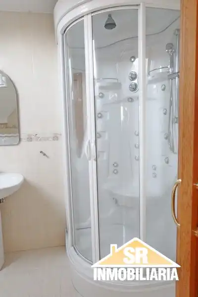 Baño de Piso de alquiler en A Coruña Capital  con Calefacción, Parquet y Horno