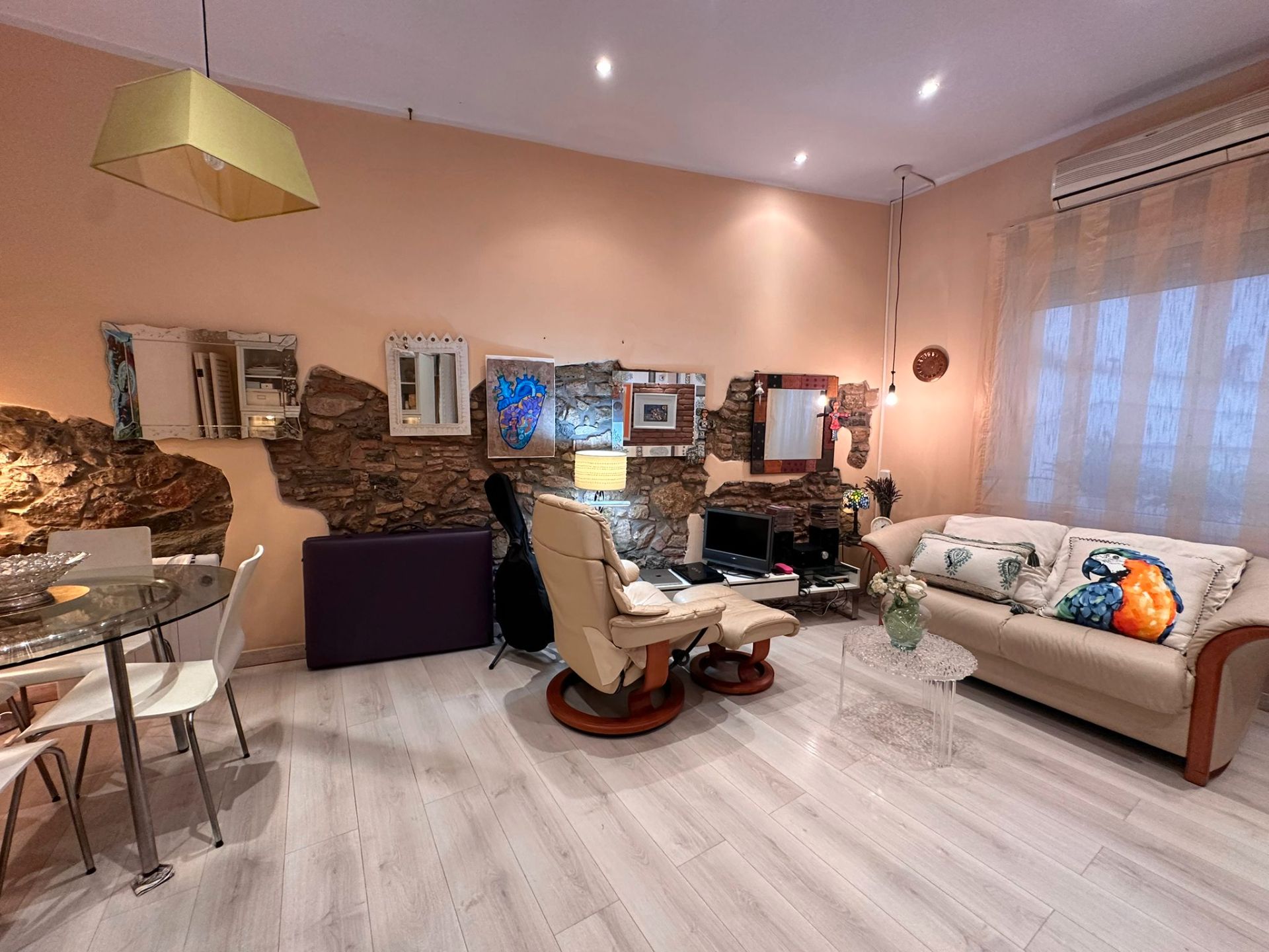 Sala d'estar de Pis en venda en  Barcelona Capital amb Aire condicionat, Parquet i Moblat
