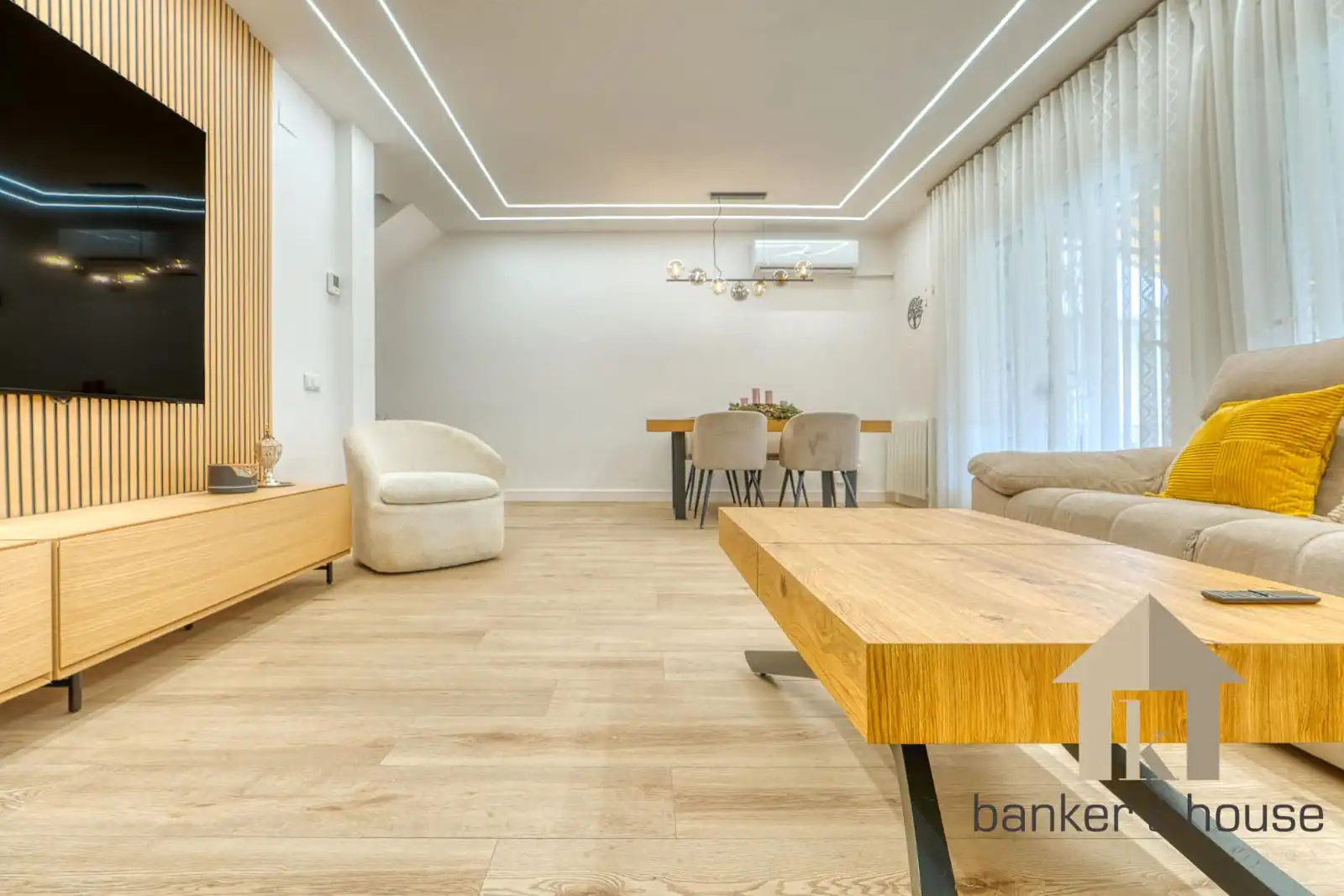 Living room of Detached homes for sale in Cerdanyola del Vallès  with Air Conditioner, Heating and Private garden
