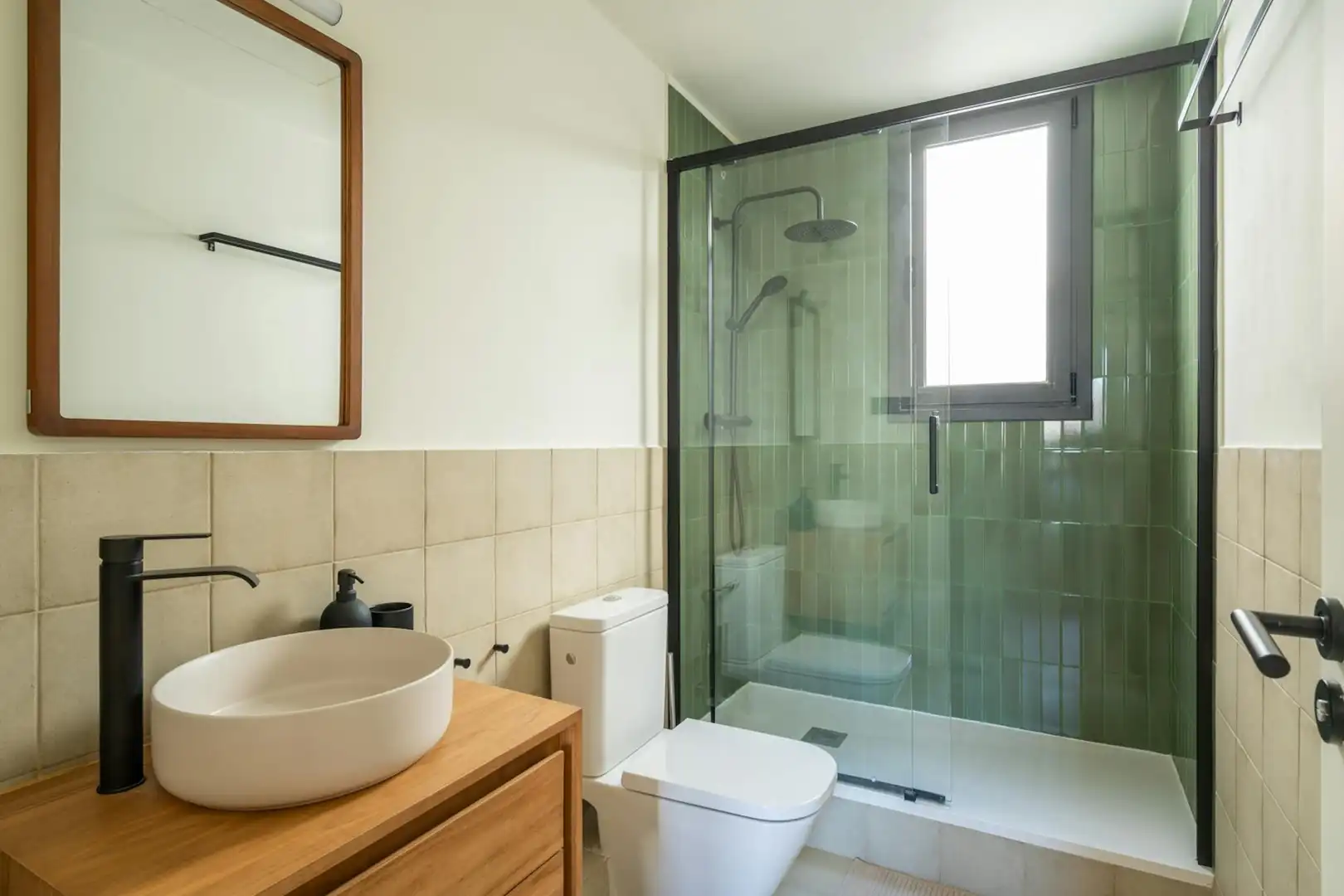 Bathroom of Flat for rent in Barcelona  with Air Conditioner, Furnished and Washing machine