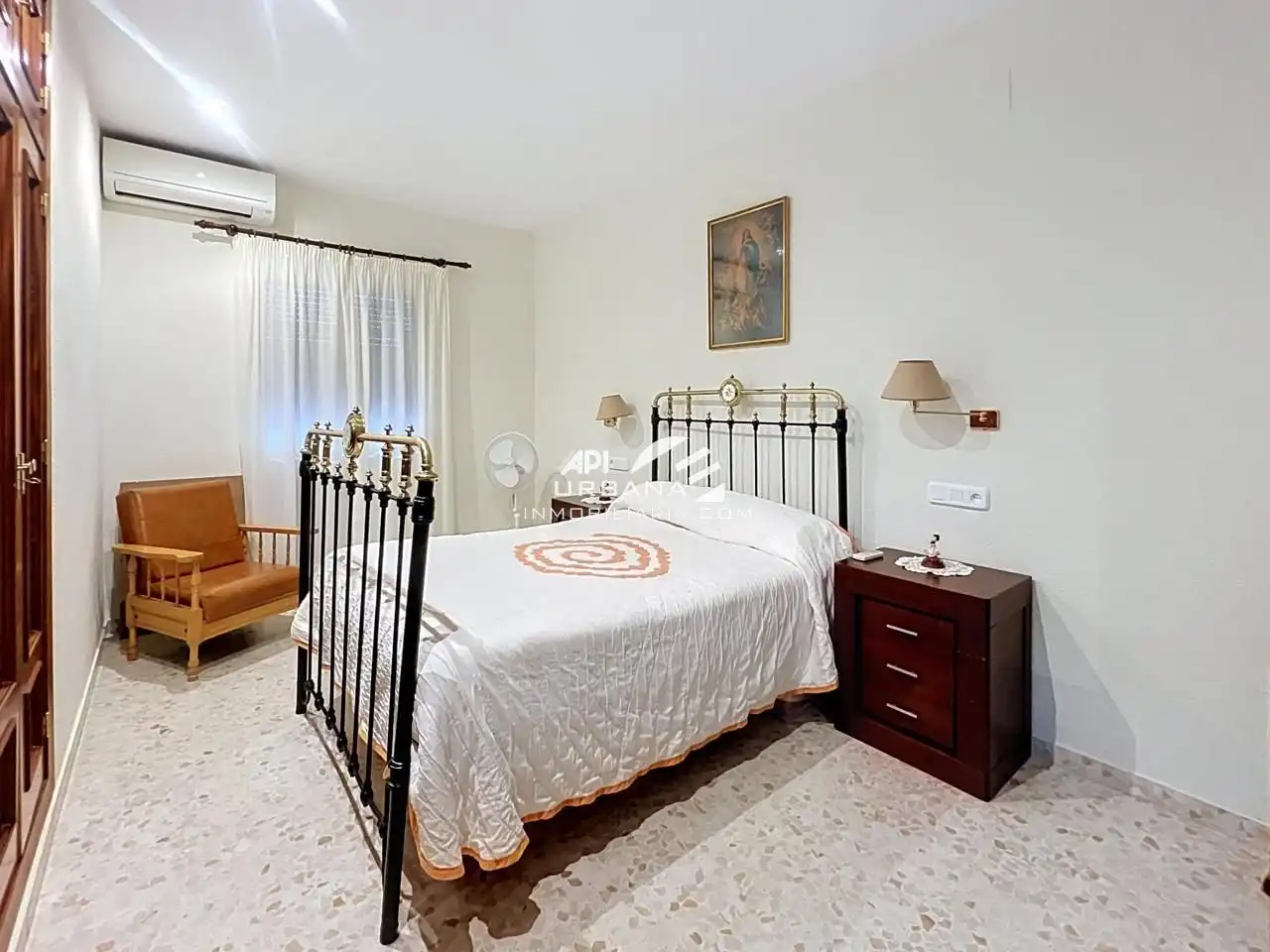 Dormitori de Casa o xalet en venda en Lucena amb Aire condicionat i Piscina
