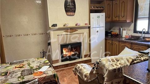 Foto 3 de Casa adosada en venta en Castillo de Locubín, Jaén