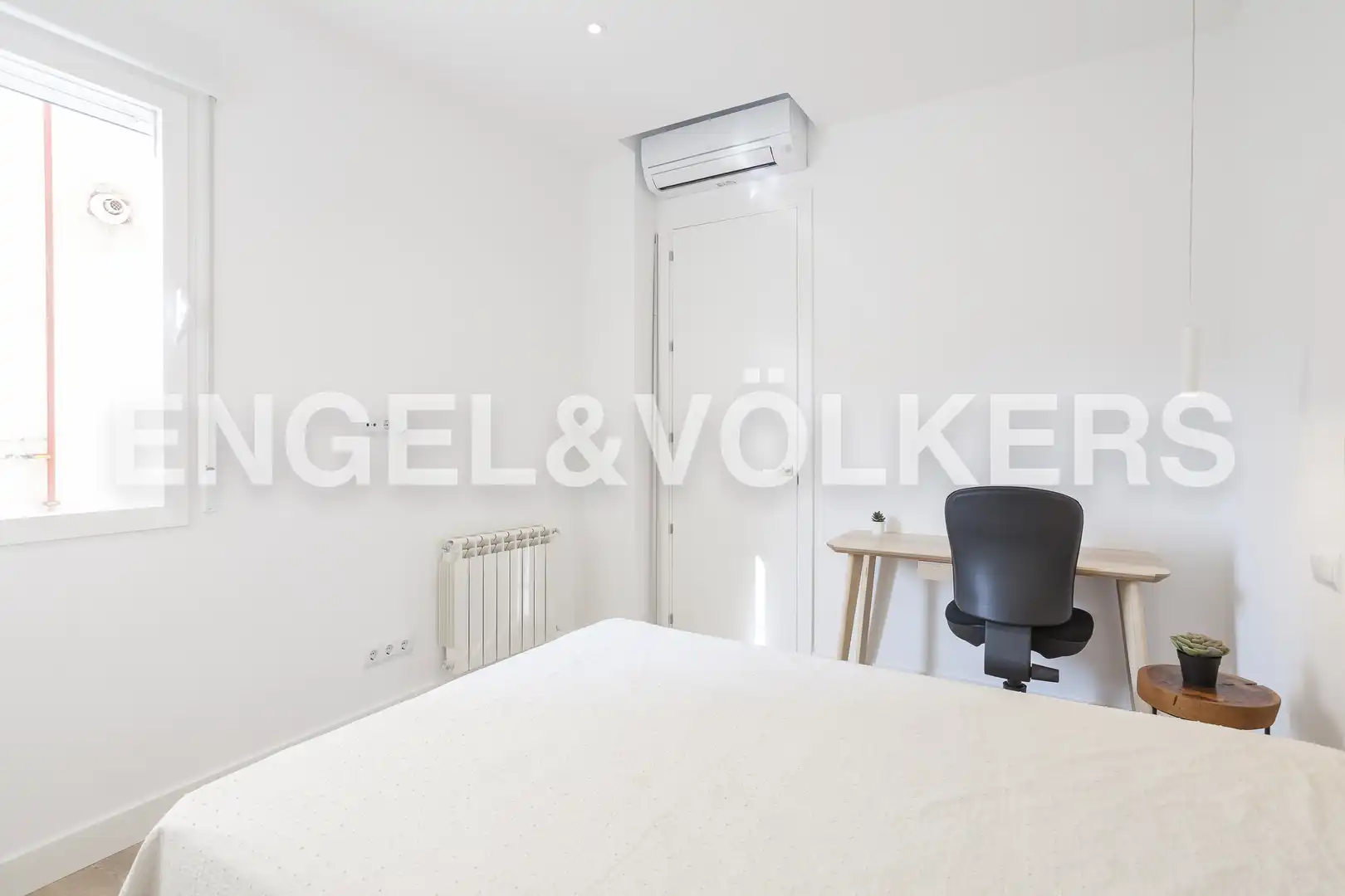 Bedroom of Flat for rent in Madrid  with Air Conditioner, Heating and Furnished