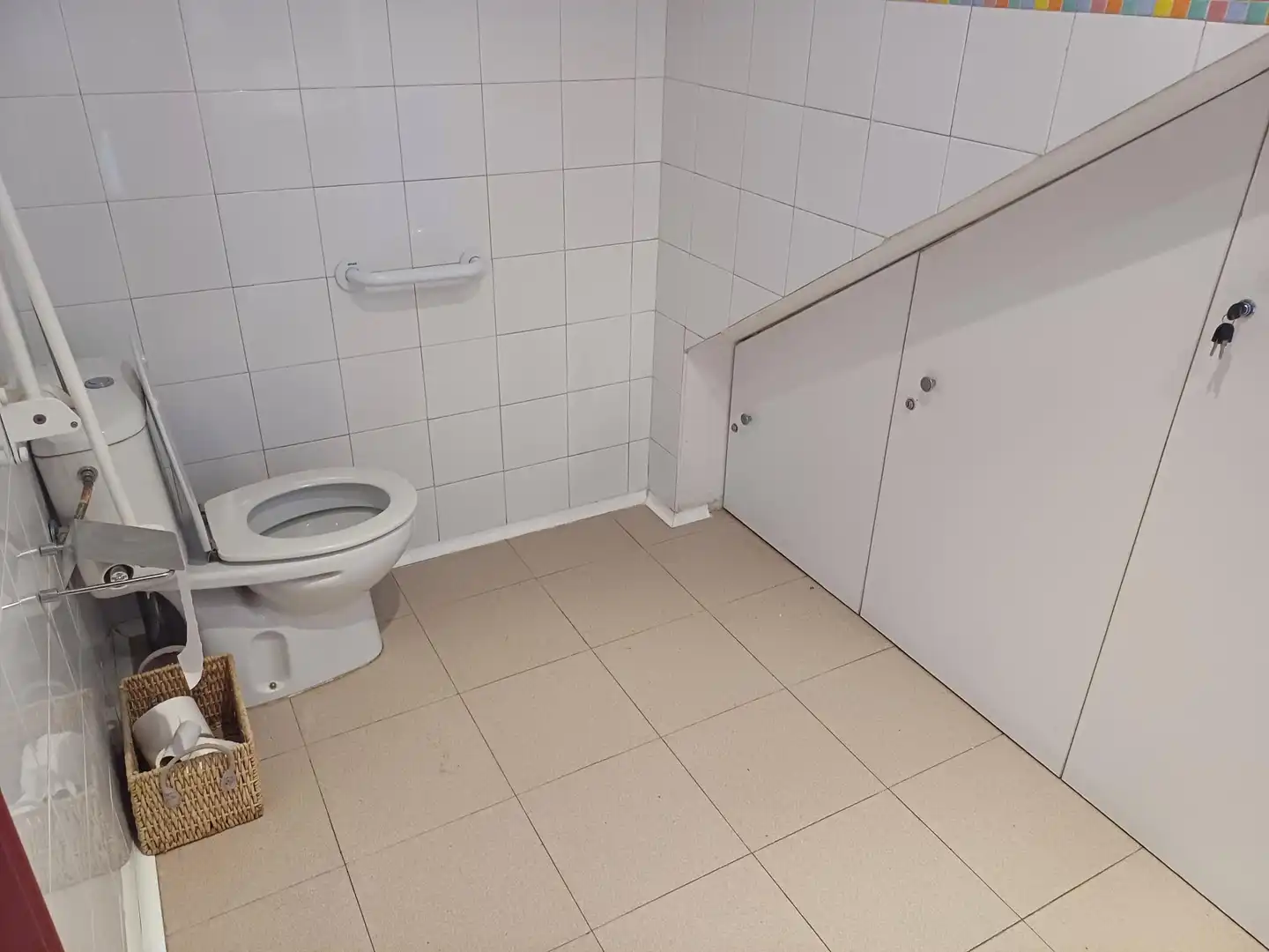 Bathroom of Commercial properties for rent in Vitoria - Gasteiz  with Air Conditioner, Parquet flooring and Furnished