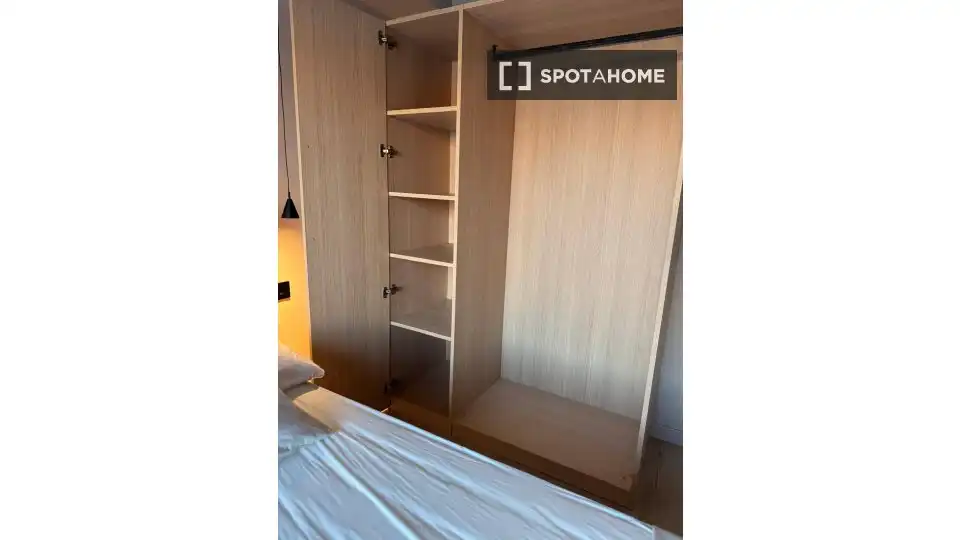 Bedroom of Flat for rent in Santa Coloma de Gramenet  with Air Conditioner, Heating and Furnished
