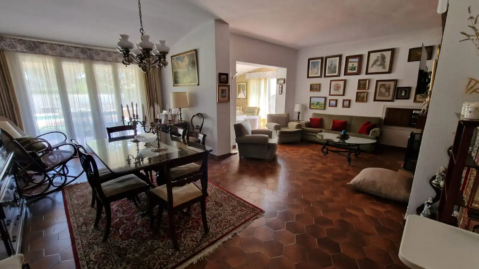 Living room of Detached homes for sale in El Puerto de Santa María  with Air Conditioner, Private garden and Storage room