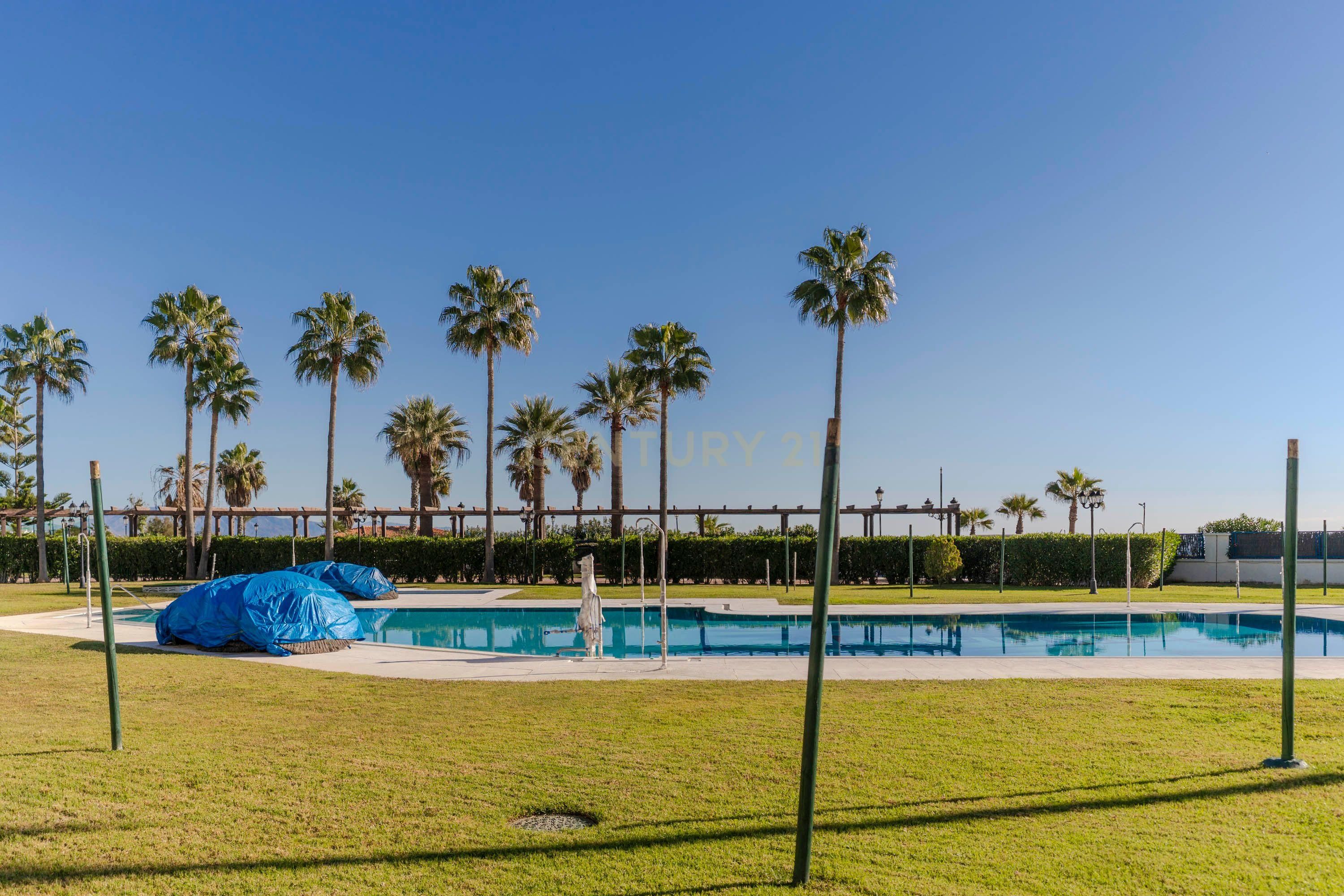 Piscina de Pis en venda en Manilva amb Jardí privat, Traster i Piscina comunitària