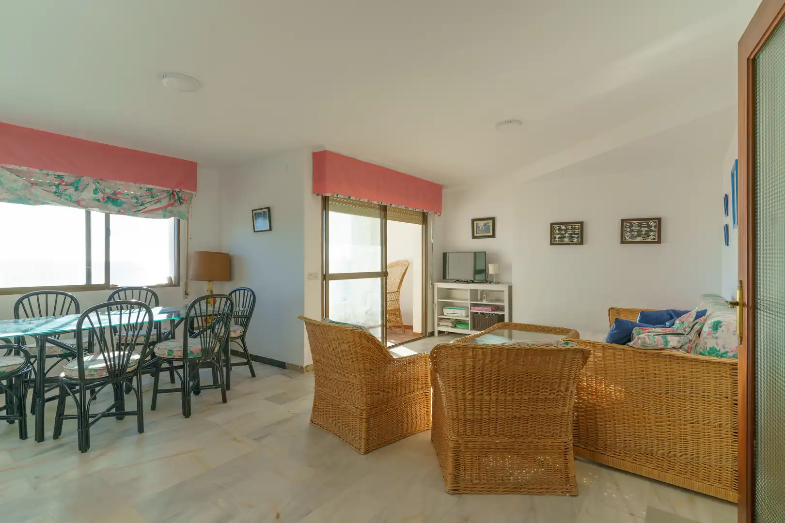 Sala de estar de Piso en venta en Almonte con Terraza, Trastero y Amueblado