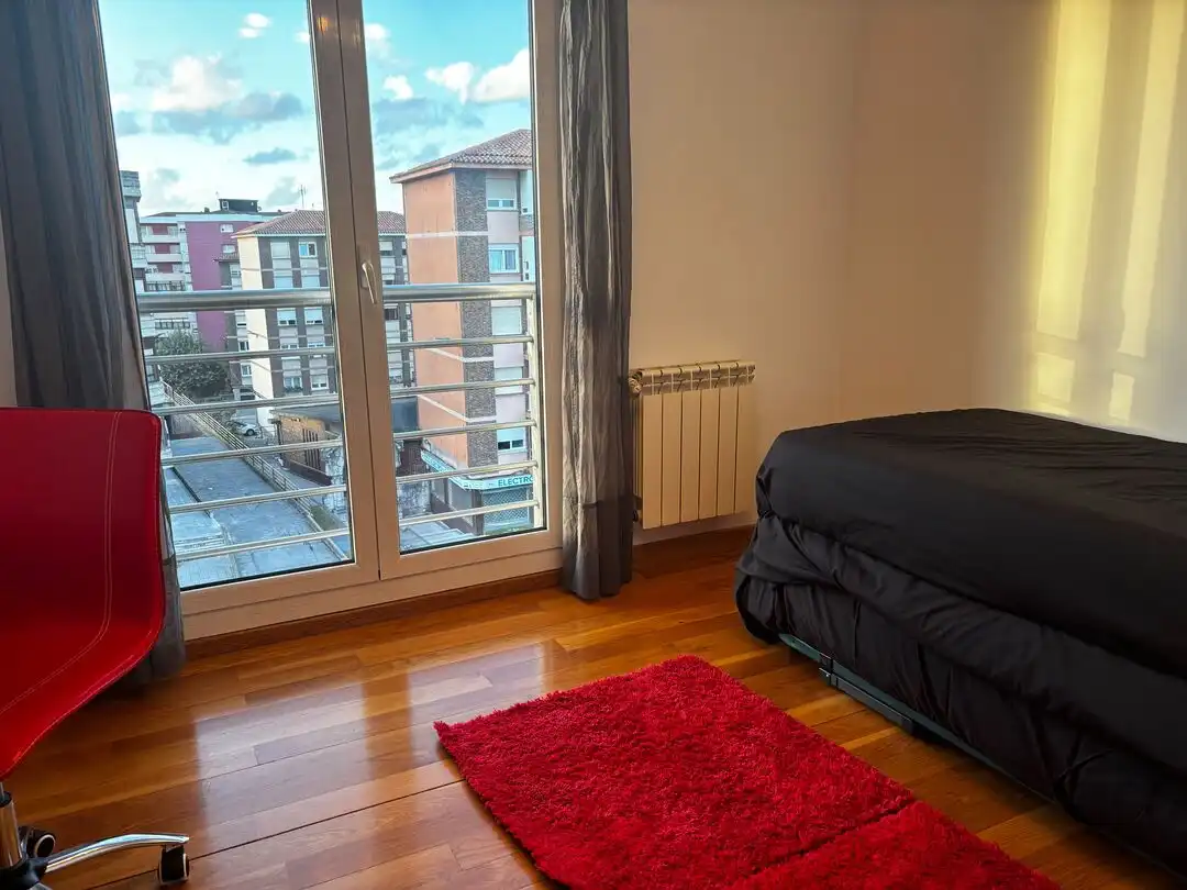 Habitación de Piso de alquiler en Santander con Trastero, Amueblado y Balcón
