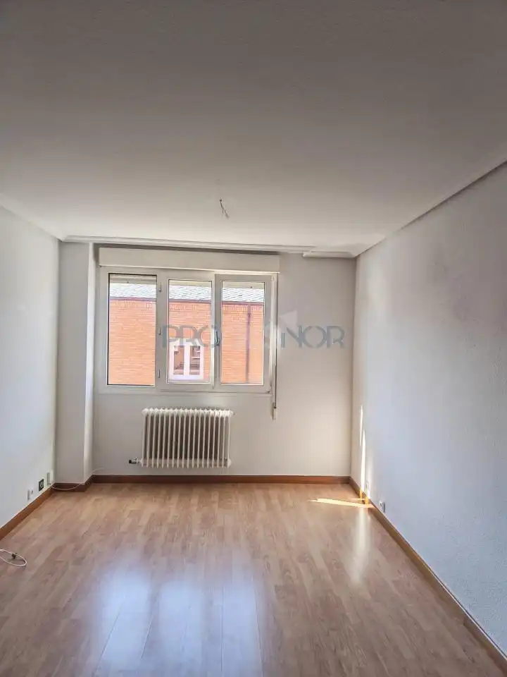Habitación de Apartamento en venta en San Andrés del Rabanedo con Calefacción