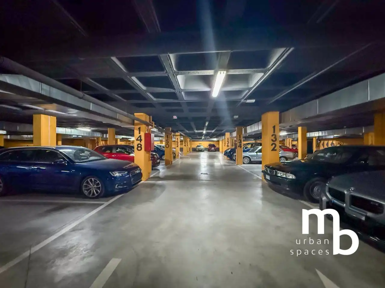 Parking of Flat for rent in Madrid  with Air Conditioner, Heating and Swimming Pool