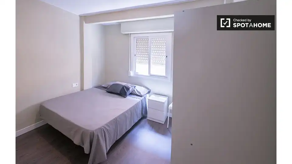 Habitación de Piso de alquiler en Valencia con Aire acondicionado, Calefacción y Amueblado