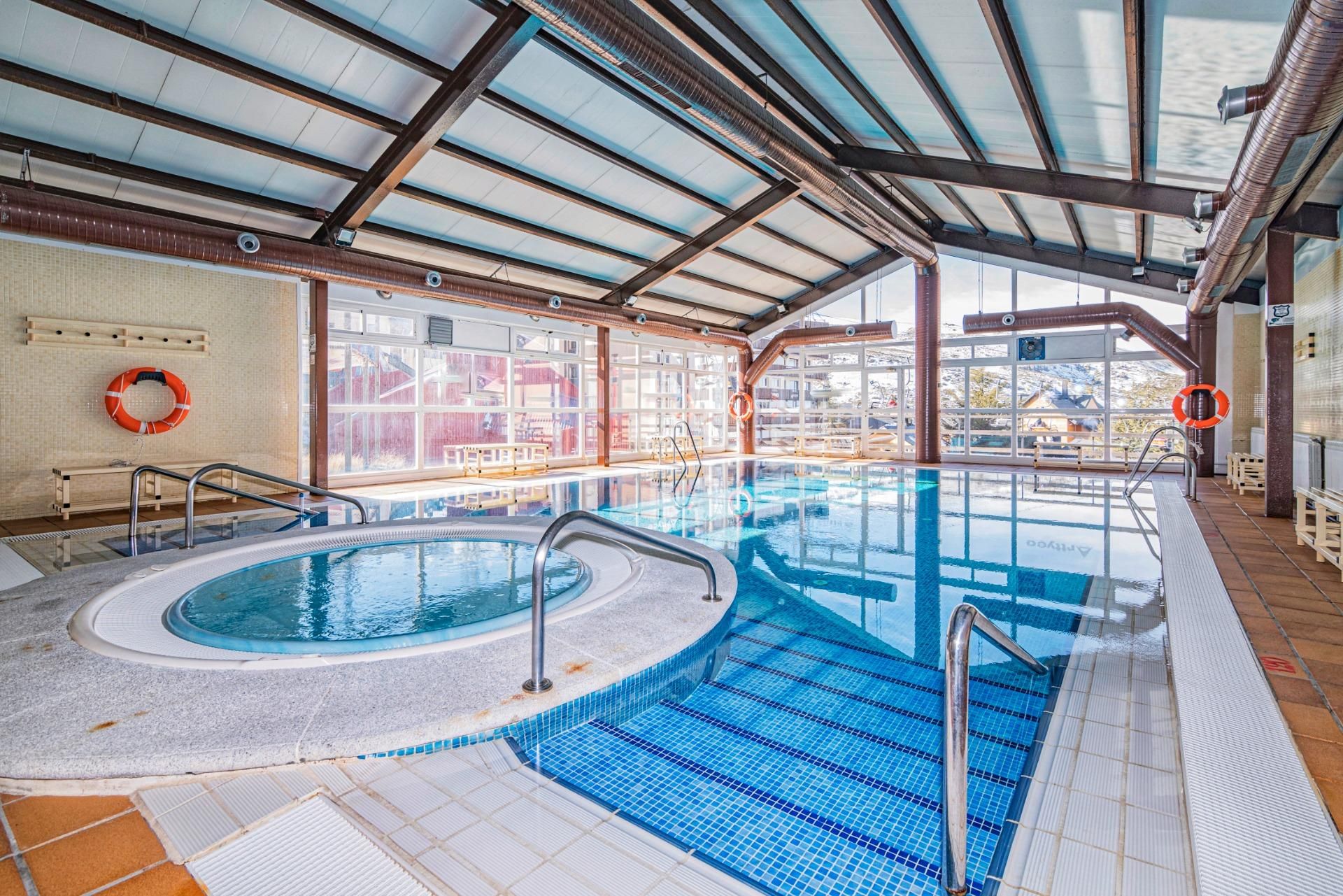 Piscina de Apartament en venda en Sierra Nevada amb Calefacció, Traster i Jacuzzi