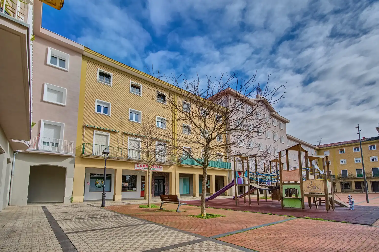 Vista exterior de Piso en venta en  Pamplona / Iruña con Calefacción y Parquet