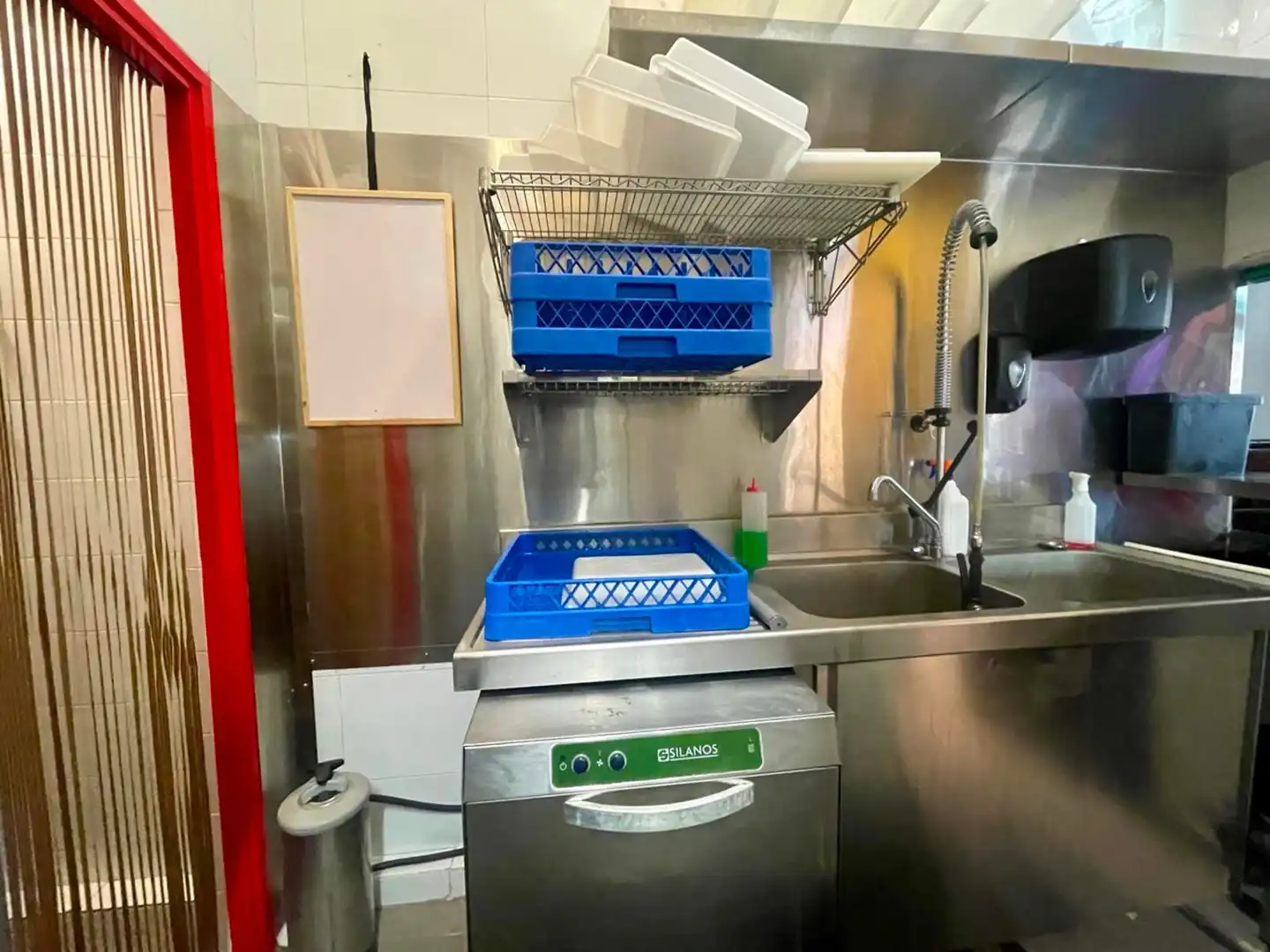 Cocina de Local en traspaso en Barcelona con Aire acondicionado, Internet y Alarma