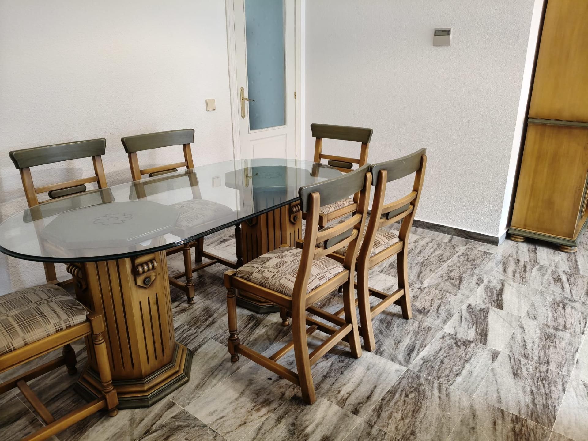 Comedor de Piso de alquiler en  Sevilla Capital con Terraza, Trastero y Amueblado