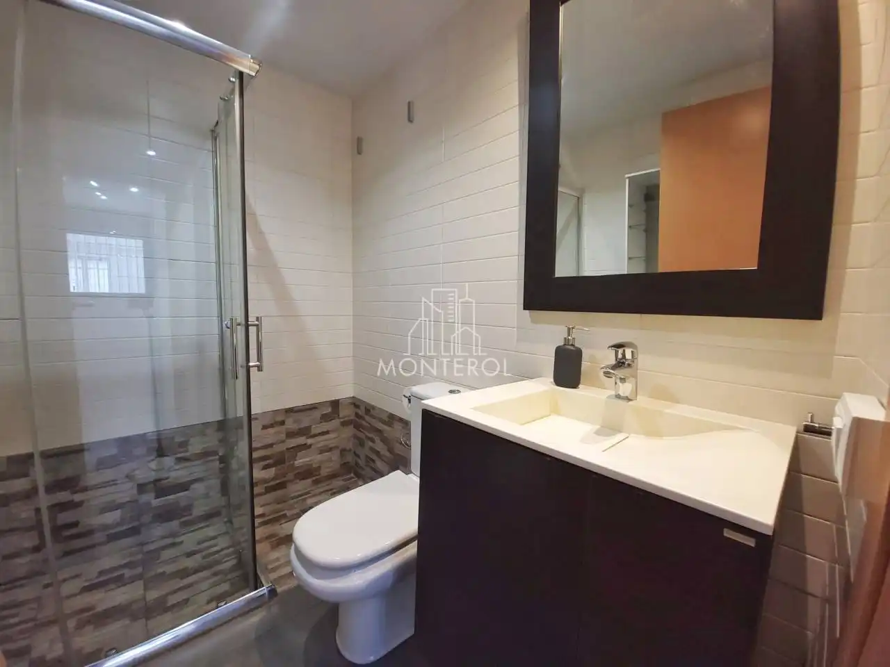 Baño de Piso en venta en Sabadell con Aire acondicionado, Calefacción y Piscina comunitaria