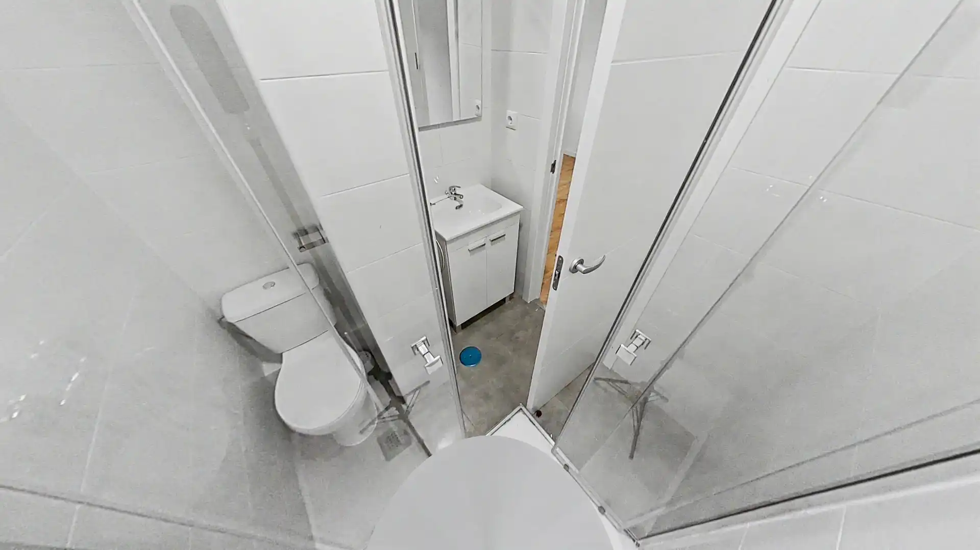 Bathroom of Apartments for rent in Madrid  with Oven and Pets allowed