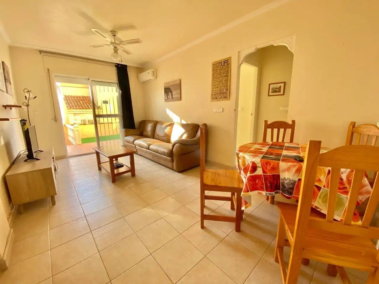 Sala d'estar de Planta baixa de lloguer en Orihuela amb Aire condicionat, Calefacció i Jardí privat