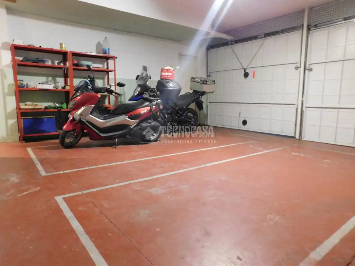 Parkplatz von Einfamilien-Reihenhaus zum Verkauf in Villanueva de Gállego