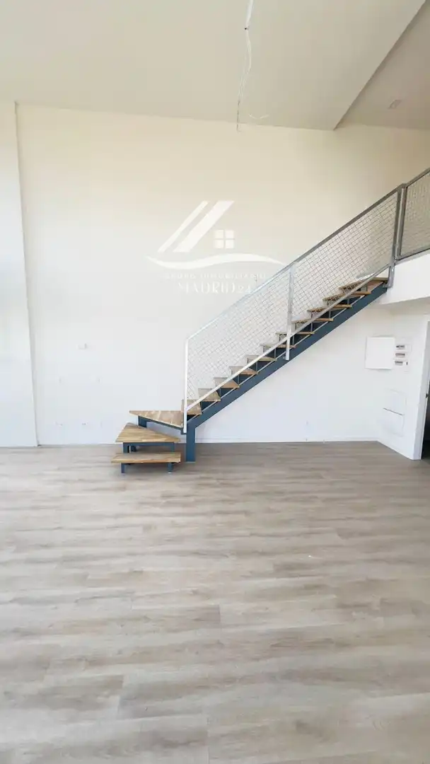 Vista exterior de Piso en venta en Madrid con Aire acondicionado, Piscina y Piscina comunitaria