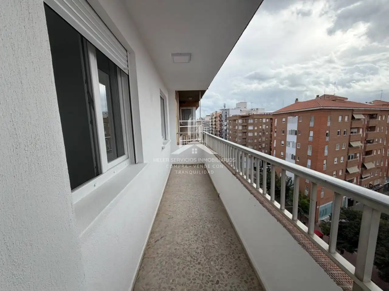 Wohnung zur Miete in Avenida Valencia, Ensanche - Río Júcar