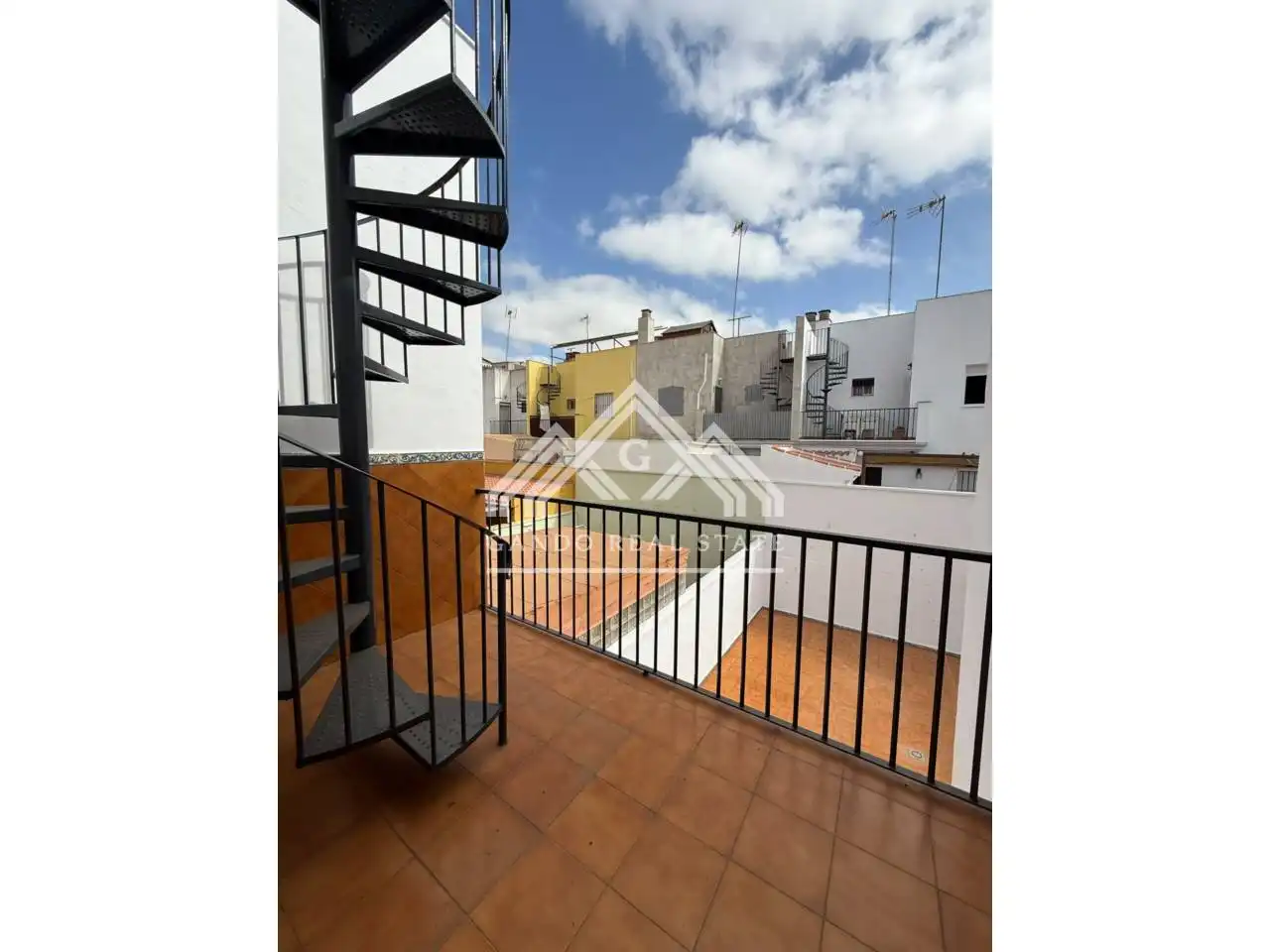 Vista exterior de Casa o chalet de alquiler en Dos Hermanas con Aire acondicionado, Terraza y Piscina comunitaria