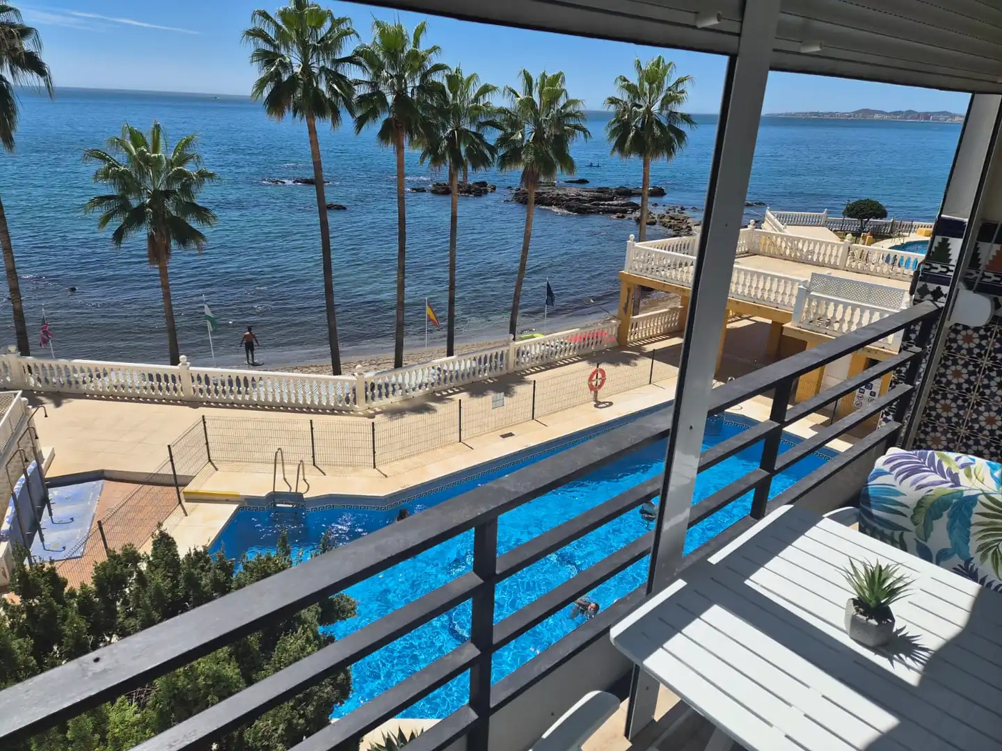 Piscina de Apartamento de alquiler en Benalmádena con Terraza, Amueblado y Piscina comunitaria