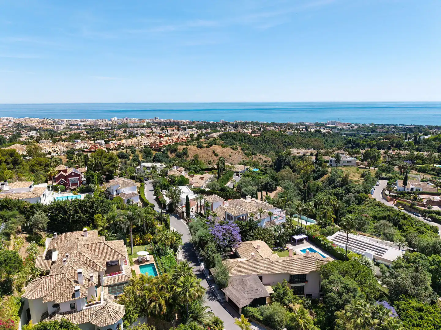 Vista exterior de Casa o xalet en venda en Marbella amb Aire condicionat, Calefacció i Jardí privat