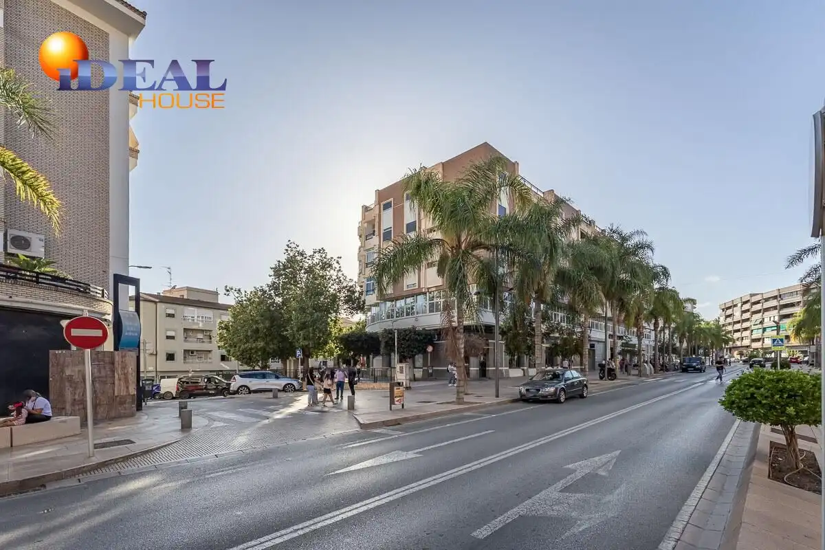 Vista exterior de Pis en venda en Motril amb Aire condicionat
