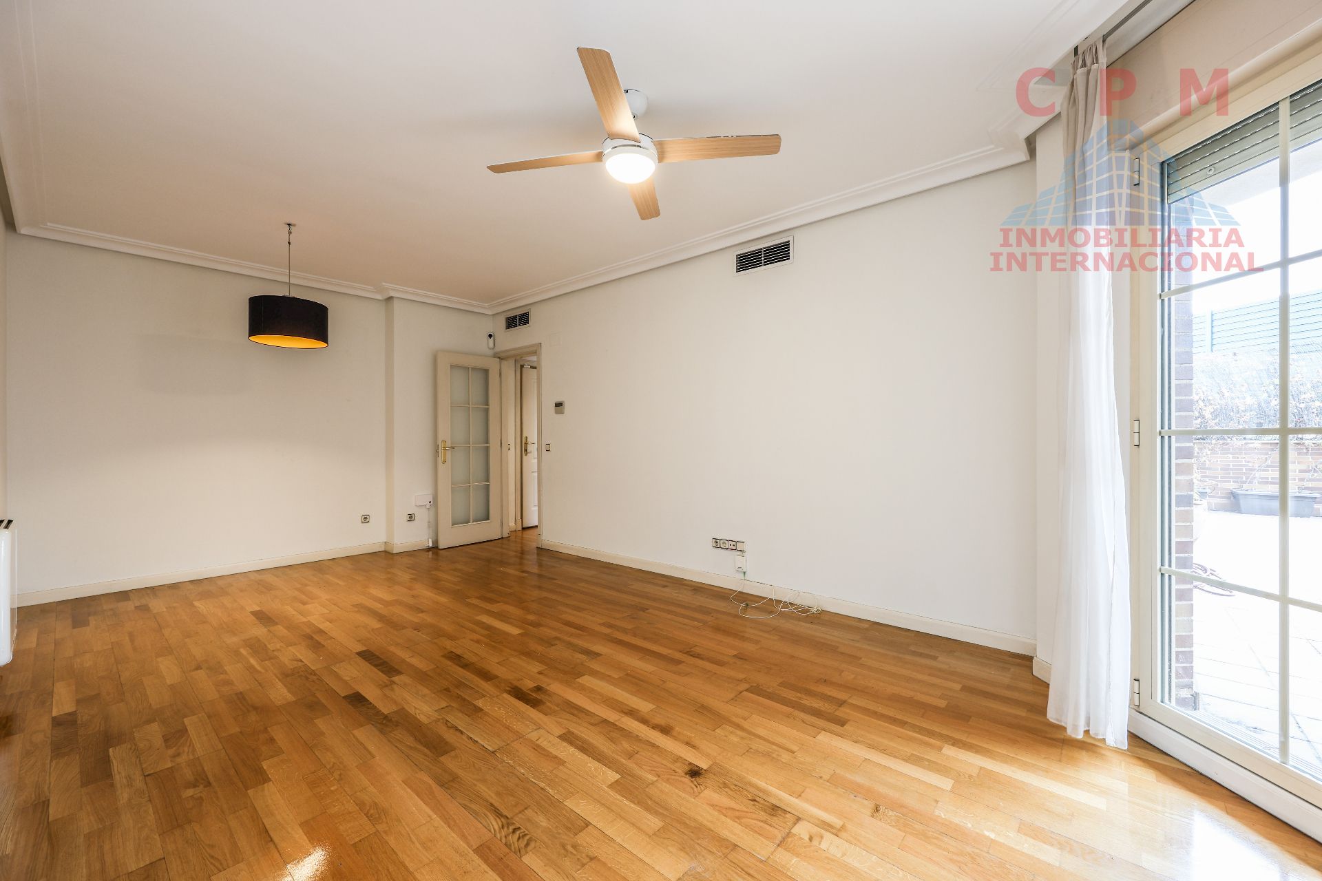 Sala d'estar de Pis de lloguer en  Madrid Capital amb Aire condicionat, Calefacció i Parquet