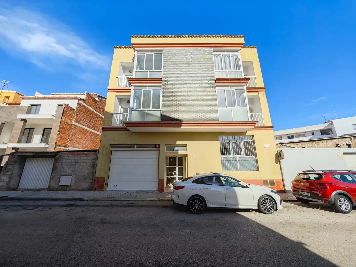 Vista exterior de Edifici en venda en Bellreguard amb Piscina comunitària
