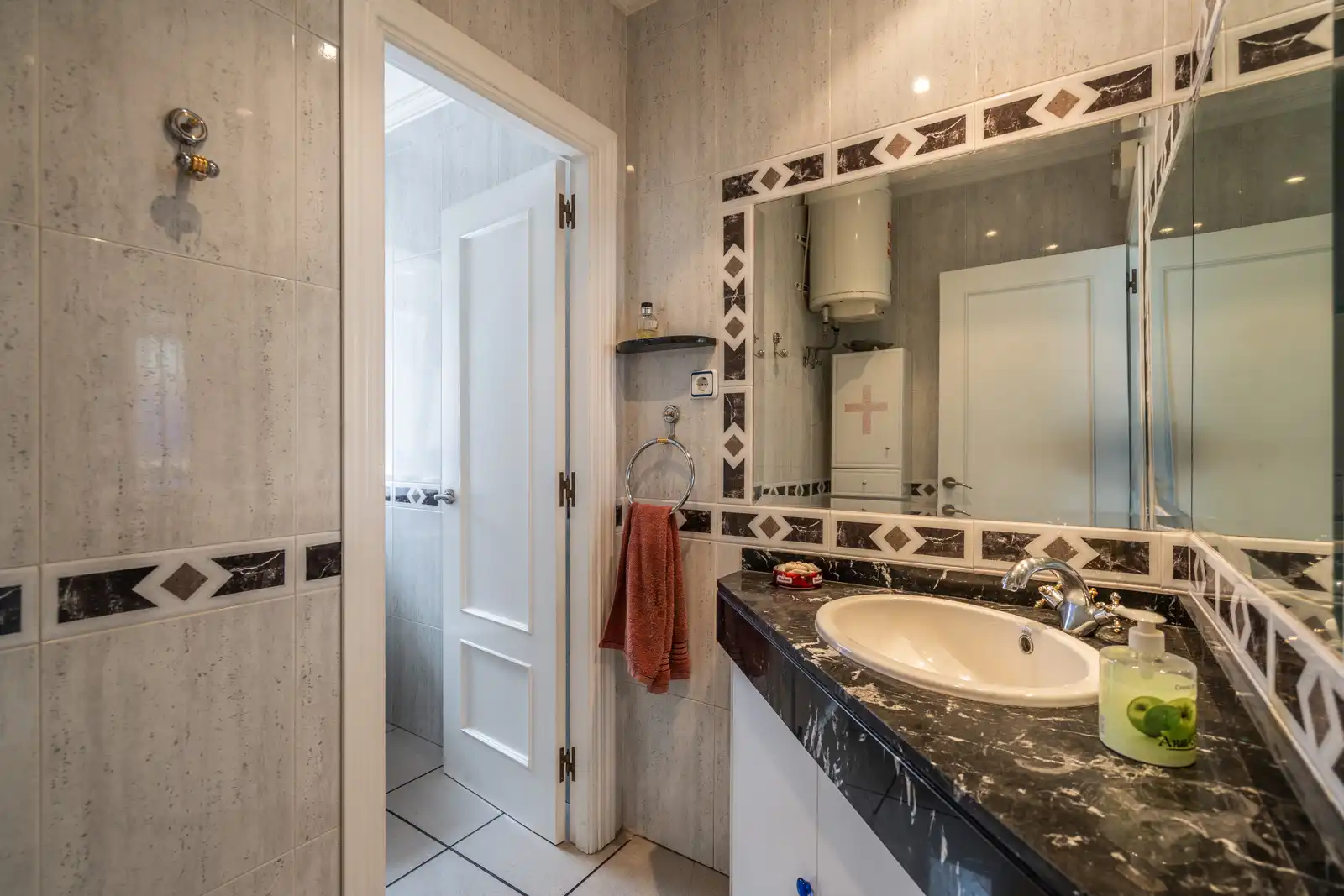 Badezimmer von Fabrikhallen zur Miete in Móstoles