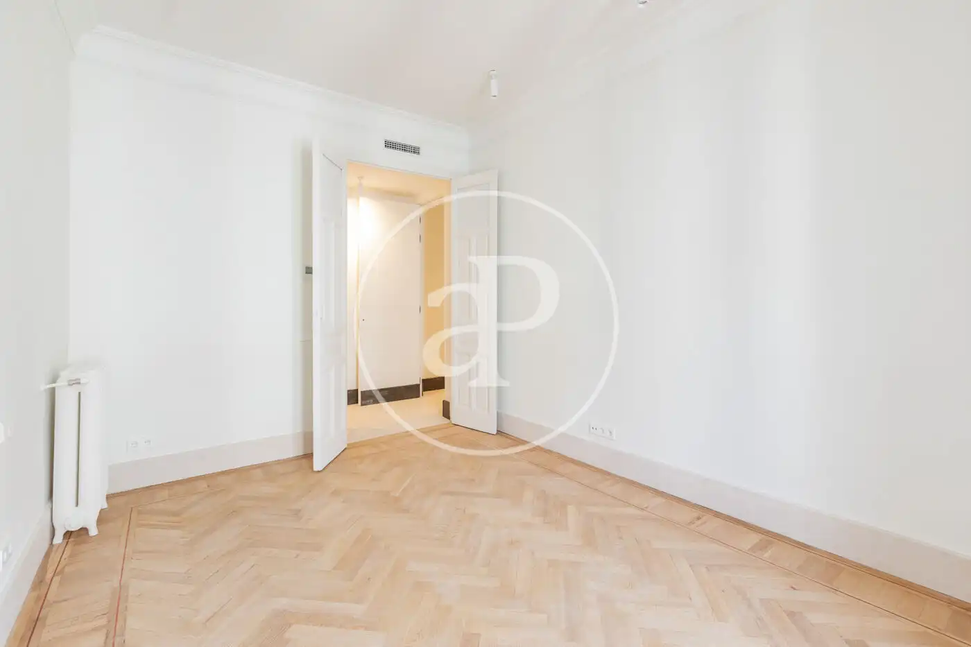 Schlafzimmer von Wohnung zur Miete in Madrid mit Klimaanlage, Heizung und Möbliert