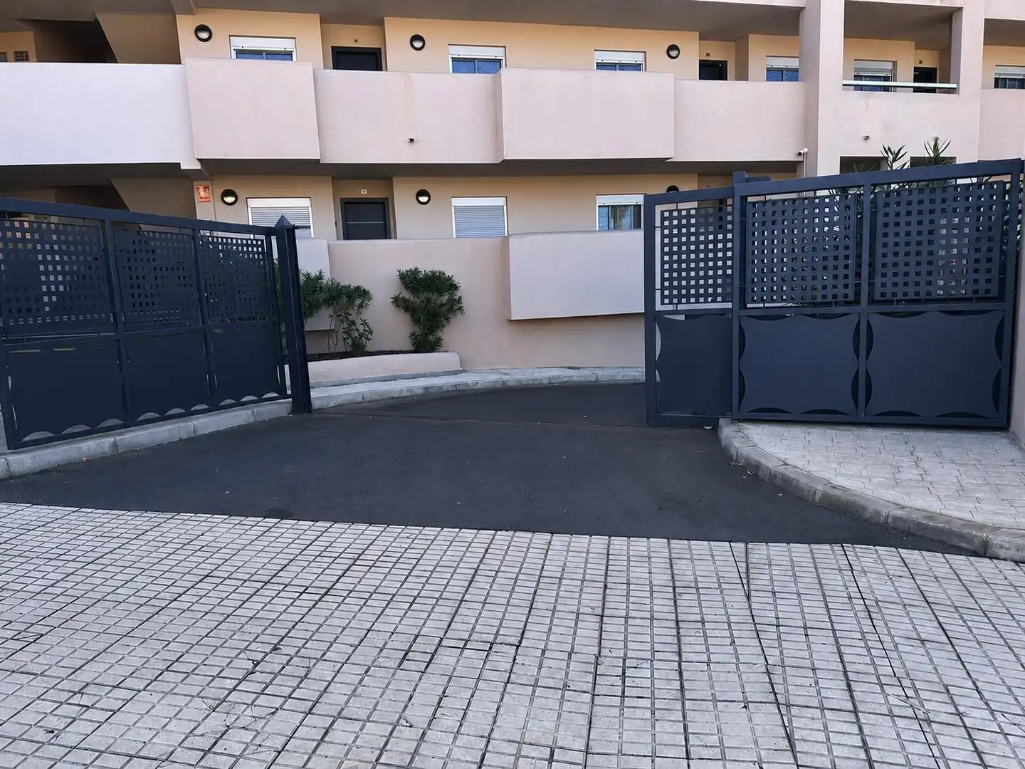 Parkplatz von Wohnungen zur Miete in Adeje mit Privatgarten, Terrasse und Gemeinschaftspool