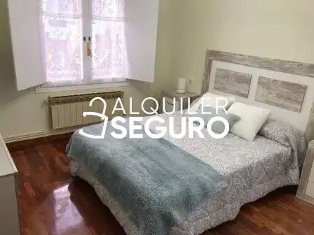 Habitación de Piso de alquiler en Vitoria - Gasteiz con Calefacción y Amueblado